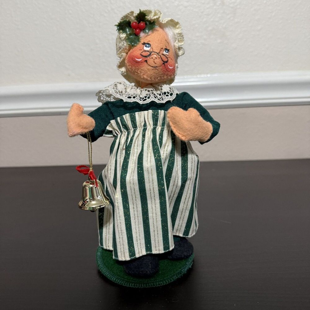 Annalee Mrs. Claus Santa with Jingle Bell Doll Figurine W/ Mobilitee Holly